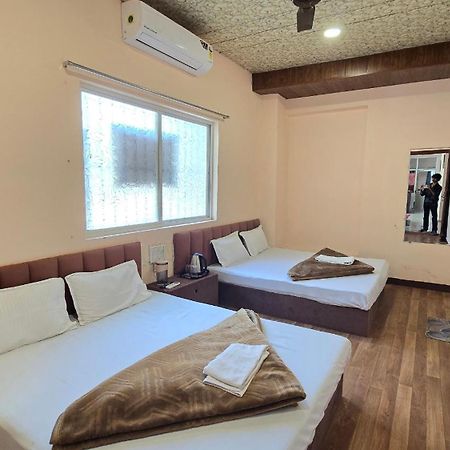 Hotel Maheshwari Green'S Ujjain Esterno foto