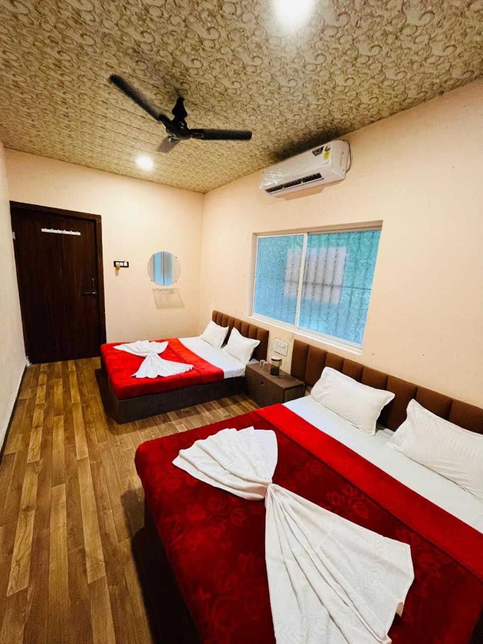 Hotel Maheshwari Green'S Ujjain Esterno foto