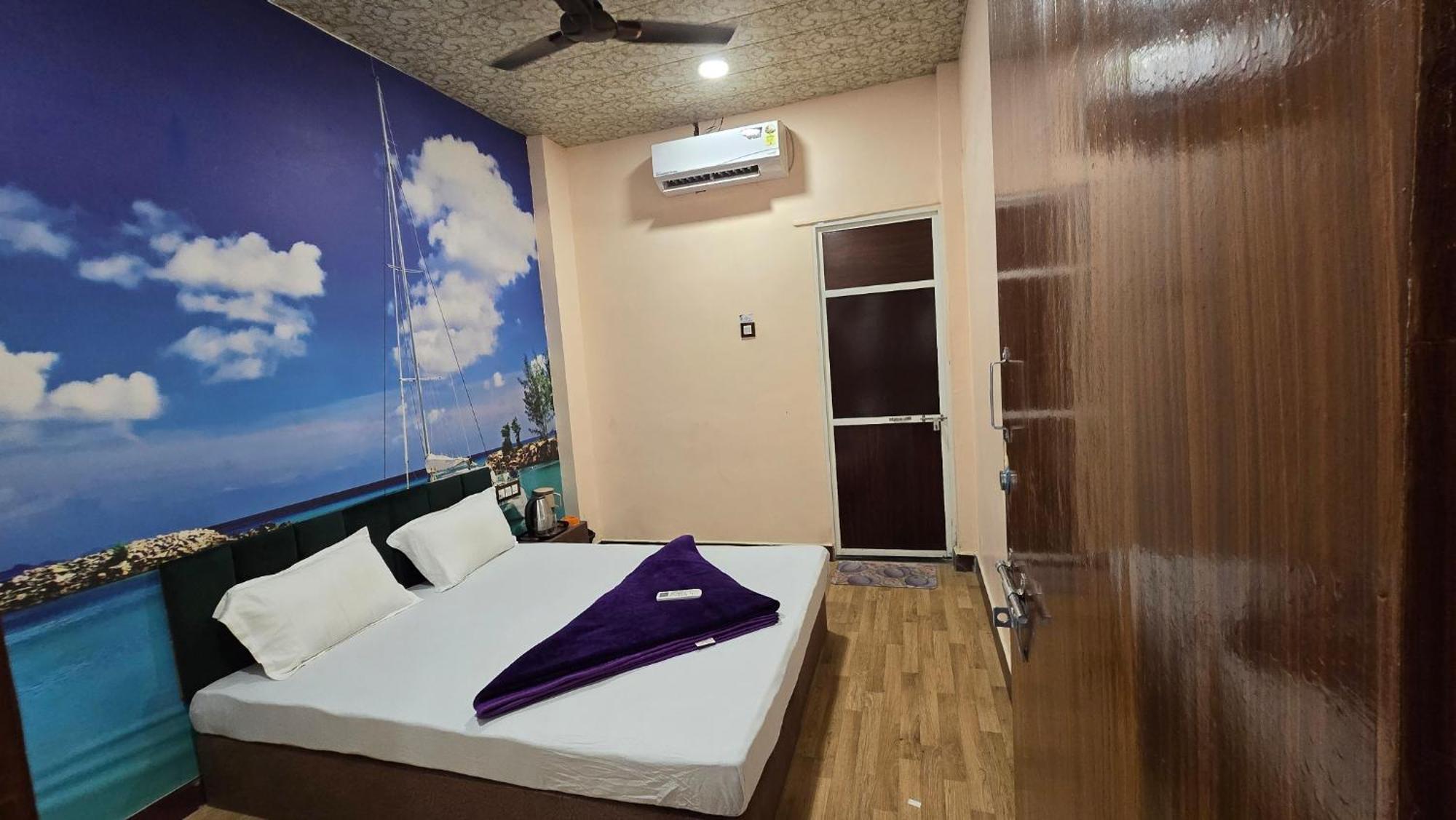 Hotel Maheshwari Green'S Ujjain Esterno foto