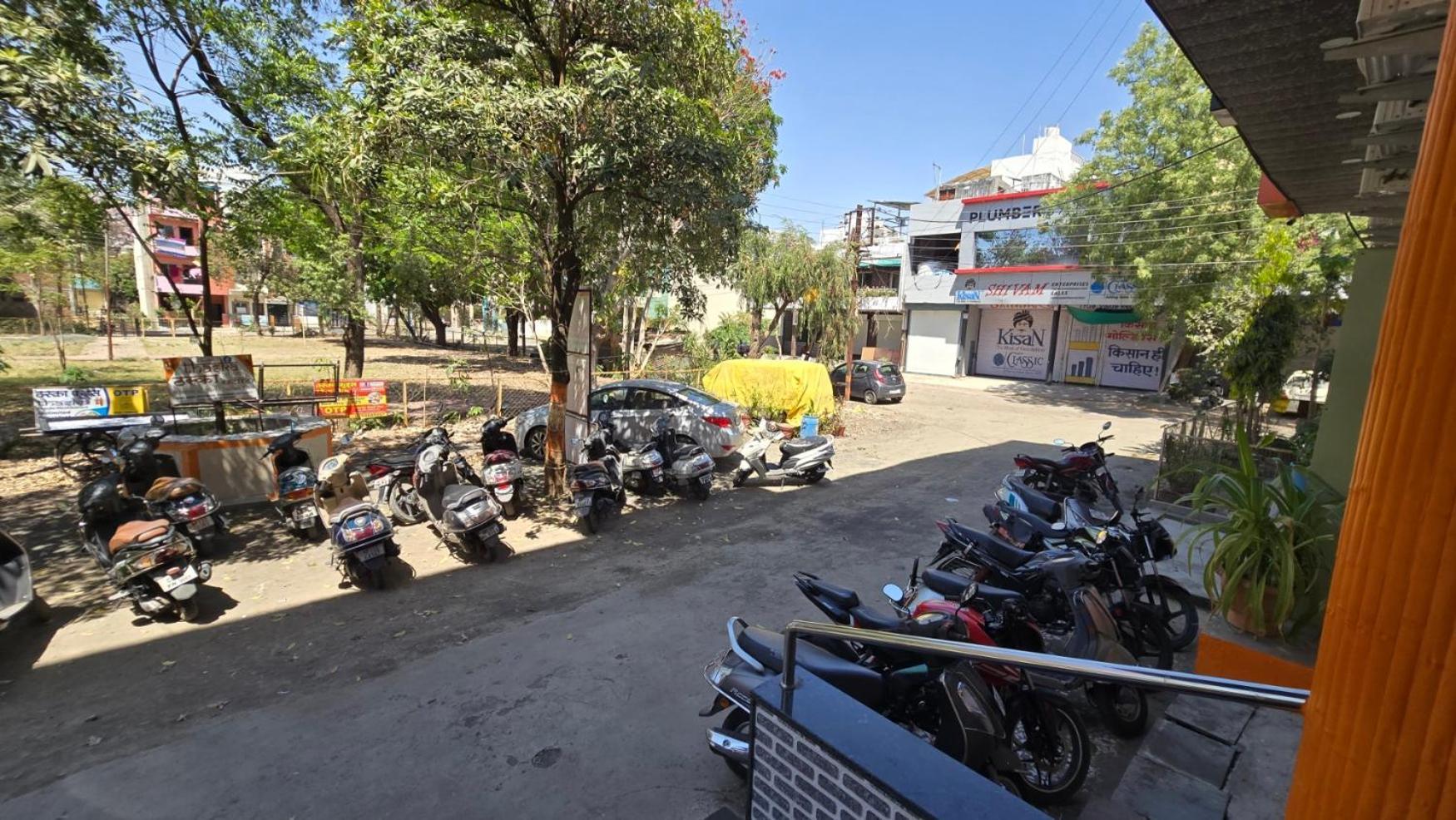 Hotel Maheshwari Green'S Ujjain Esterno foto