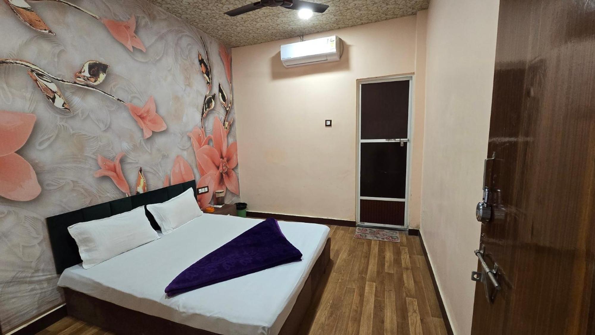 Hotel Maheshwari Green'S Ujjain Esterno foto