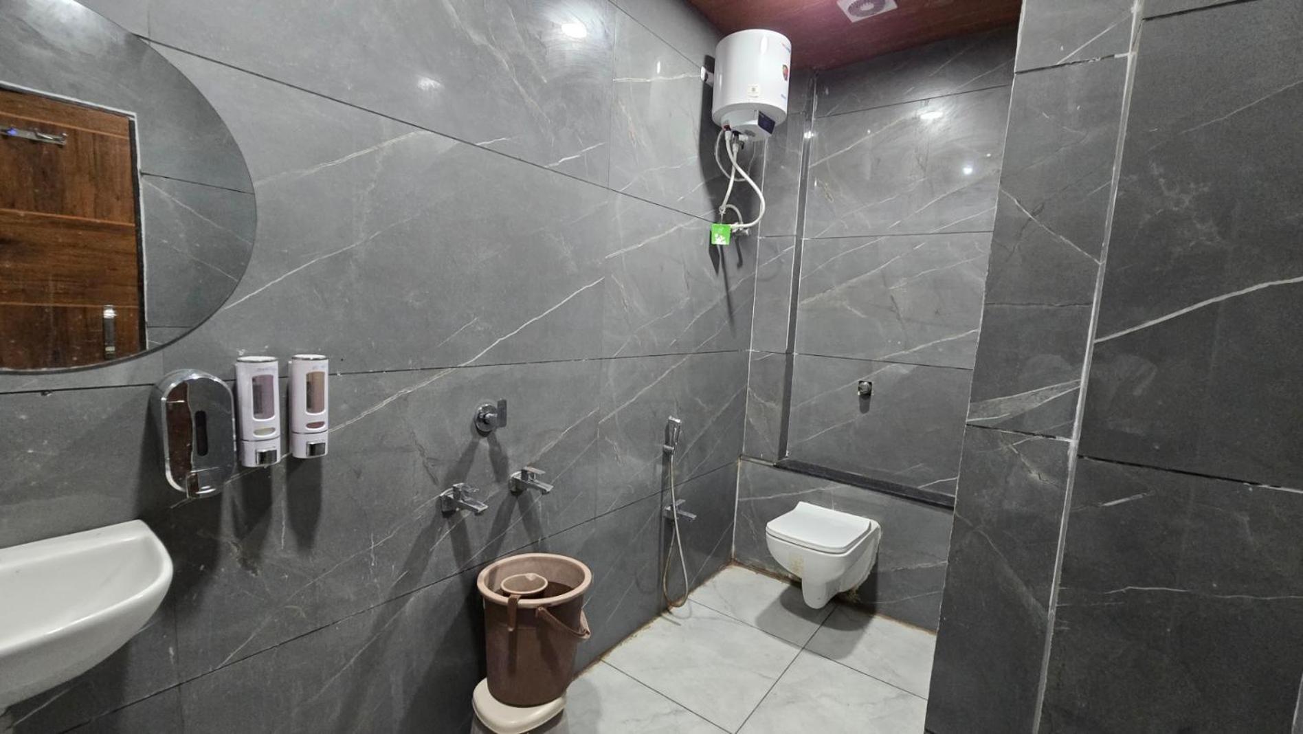 Hotel Maheshwari Green'S Ujjain Esterno foto