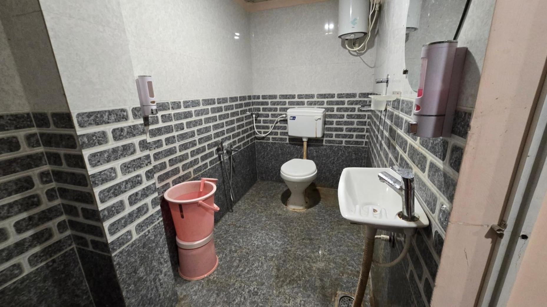 Hotel Maheshwari Green'S Ujjain Esterno foto