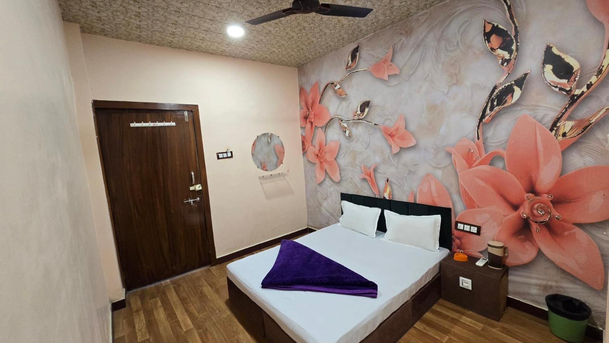 Hotel Maheshwari Green'S Ujjain Esterno foto
