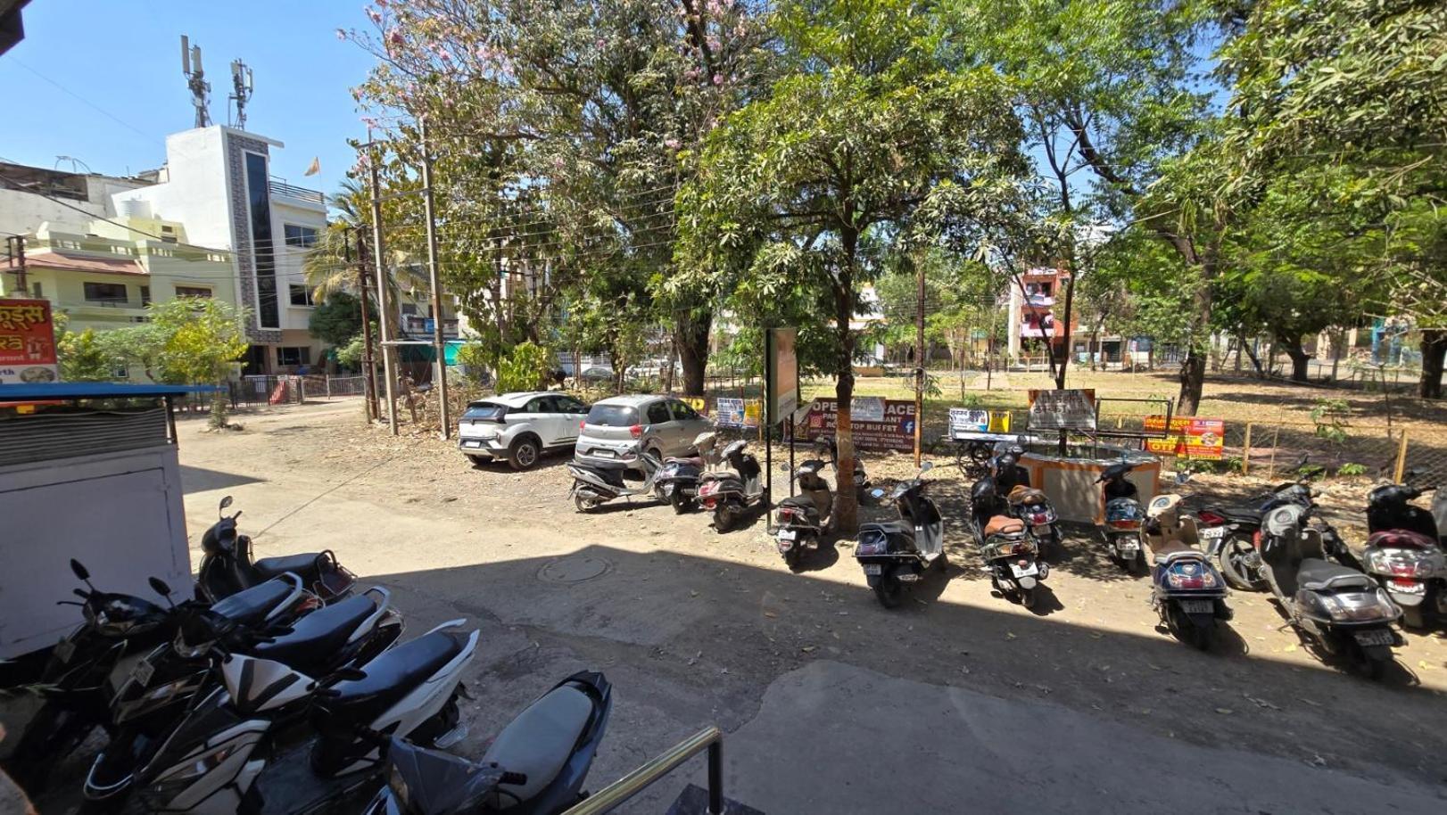 Hotel Maheshwari Green'S Ujjain Esterno foto