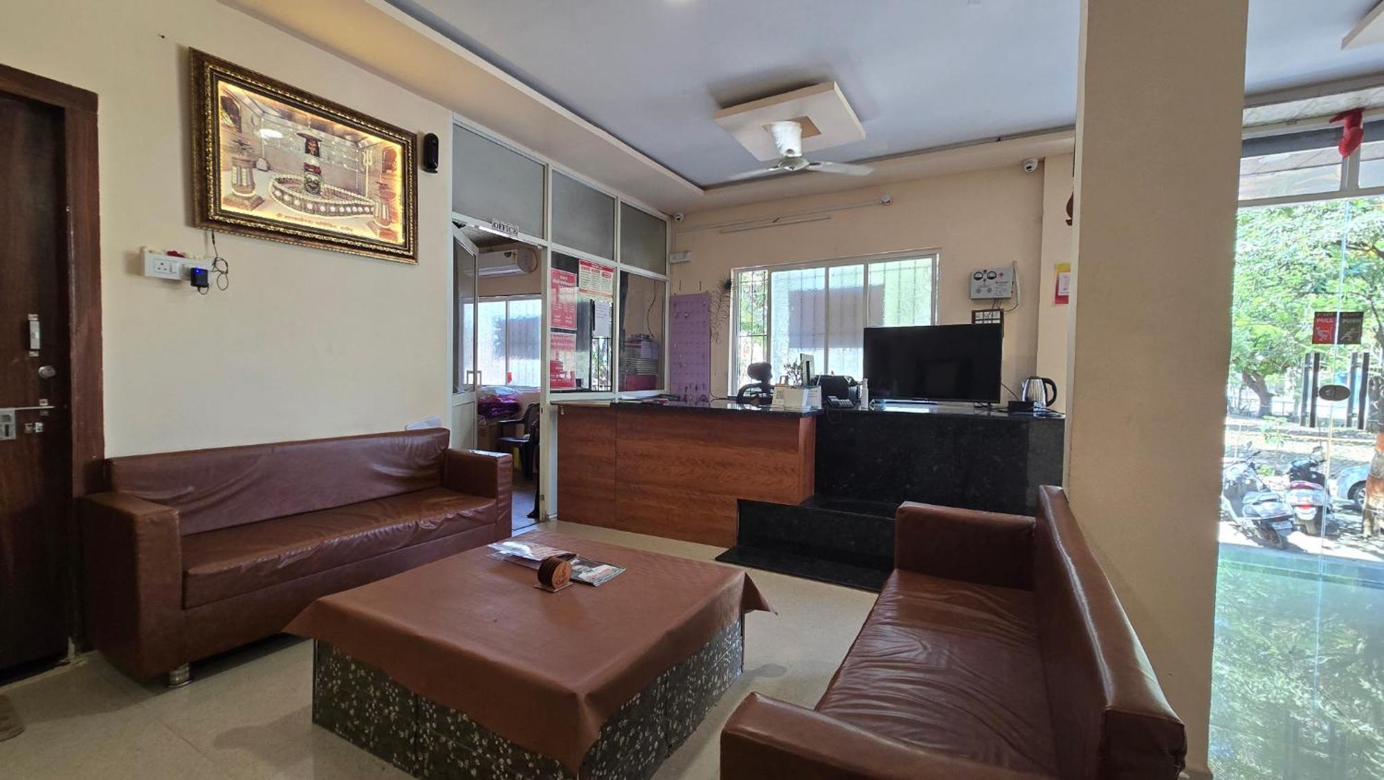 Hotel Maheshwari Green'S Ujjain Esterno foto