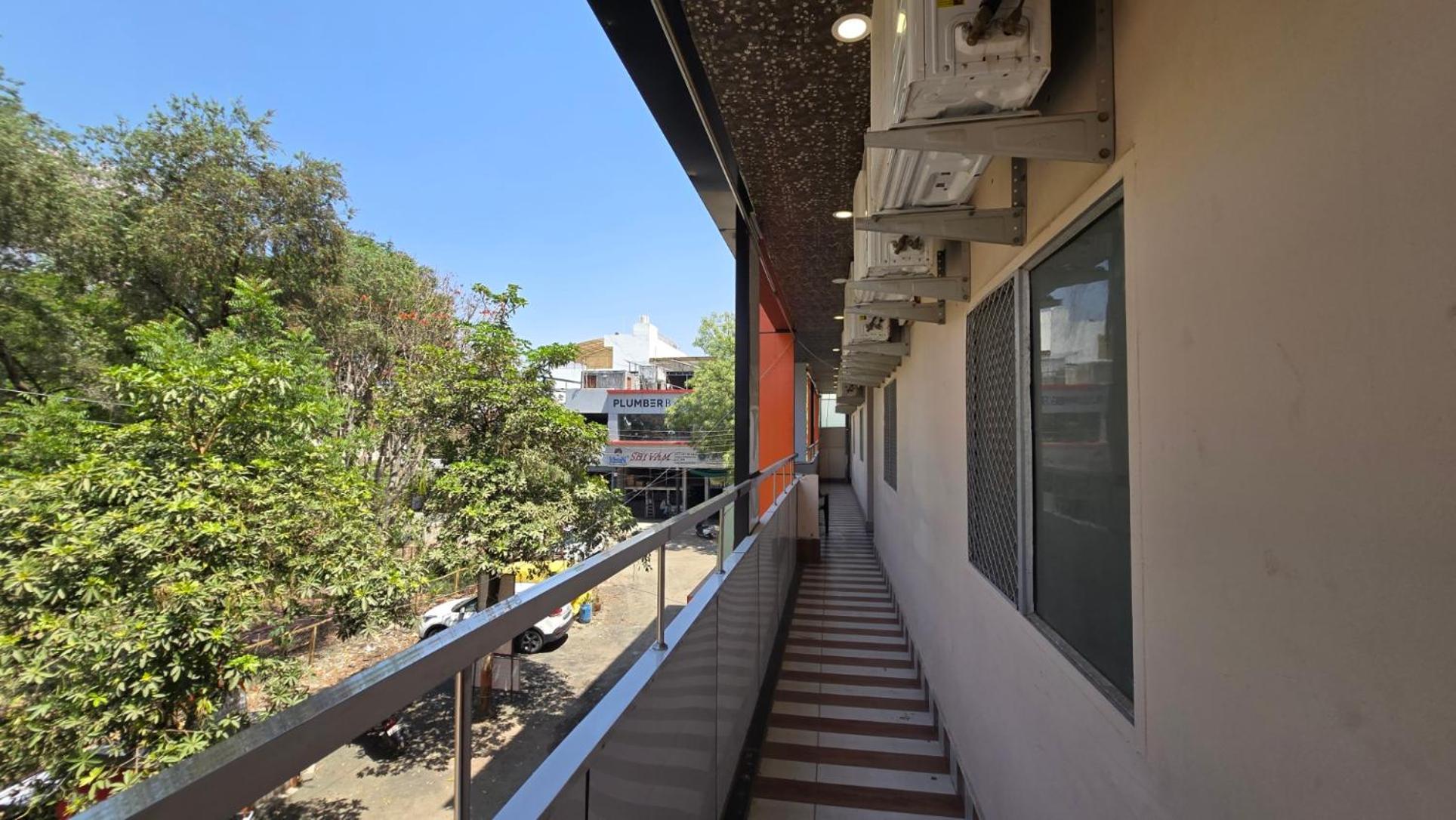 Hotel Maheshwari Green'S Ujjain Esterno foto
