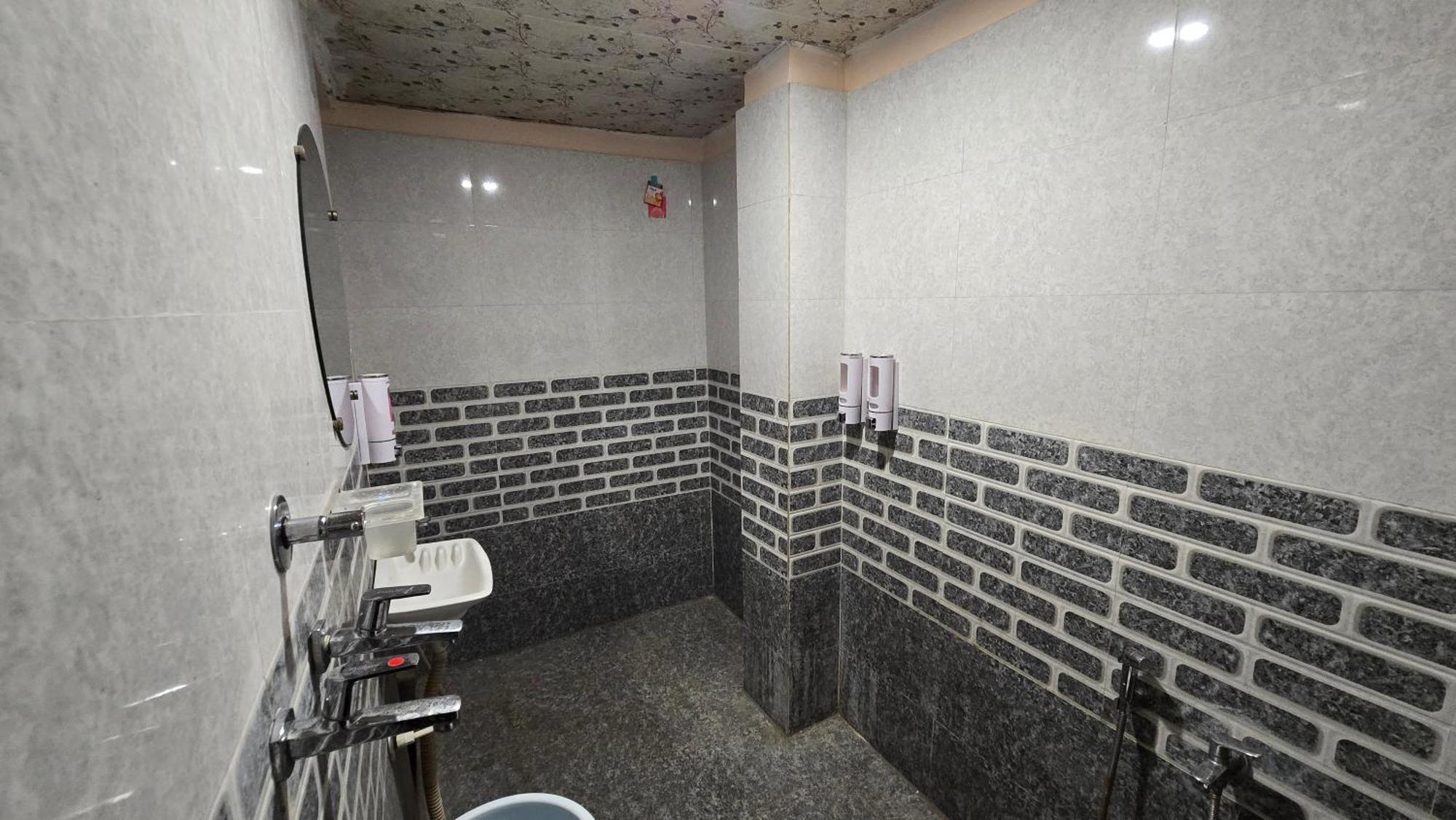 Hotel Maheshwari Green'S Ujjain Esterno foto