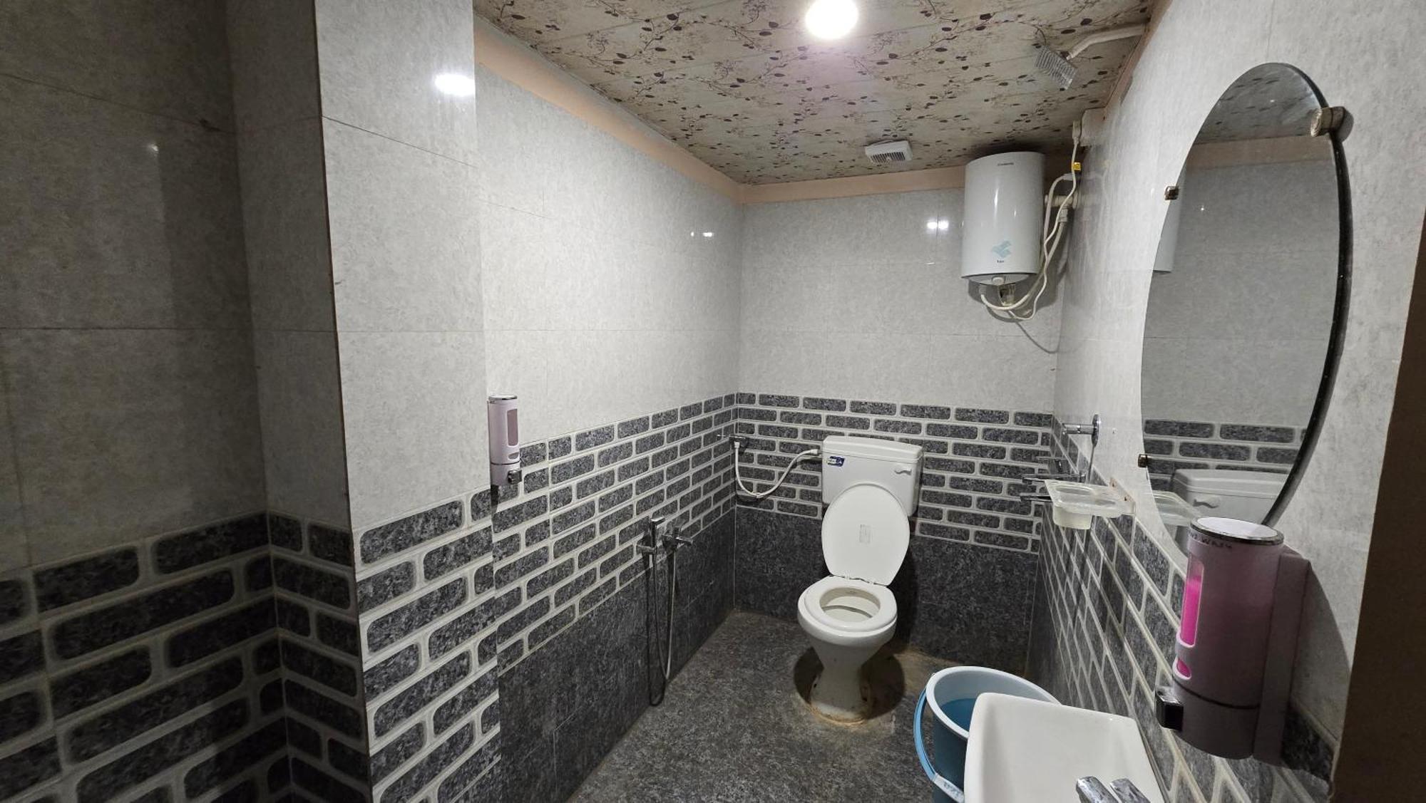 Hotel Maheshwari Green'S Ujjain Esterno foto