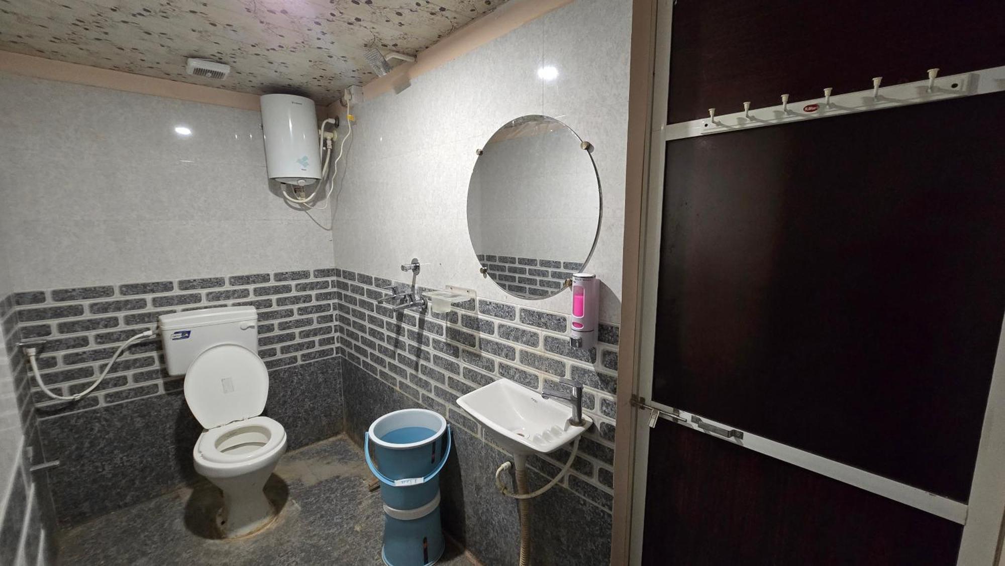 Hotel Maheshwari Green'S Ujjain Esterno foto